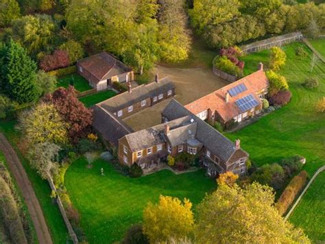 Andrew arrested LIVE as police swarm Sandringham estate to arrest ex ...