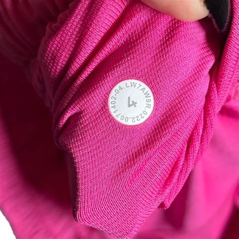 Lululemon Hotty Hot Low-Rise Short 2.5"Sonic PinkSize 4