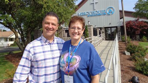 Mercy House volunteers brings smiles to the terminally ill