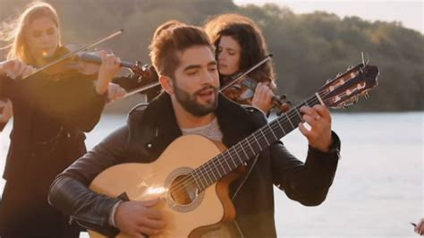 Kendji rend hommage à sa mère dans son nouveau clip (VIDEO) - Télé-Loisirs