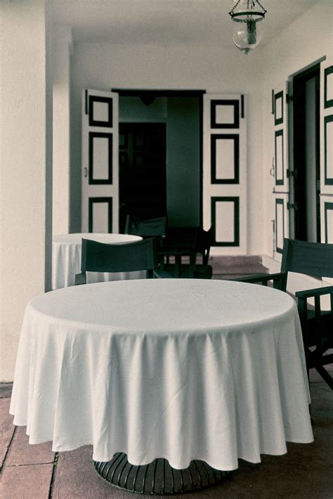 Lovebirds transforms Geoffrey Bawa's Lunuganga Estate in Bentota into a ...