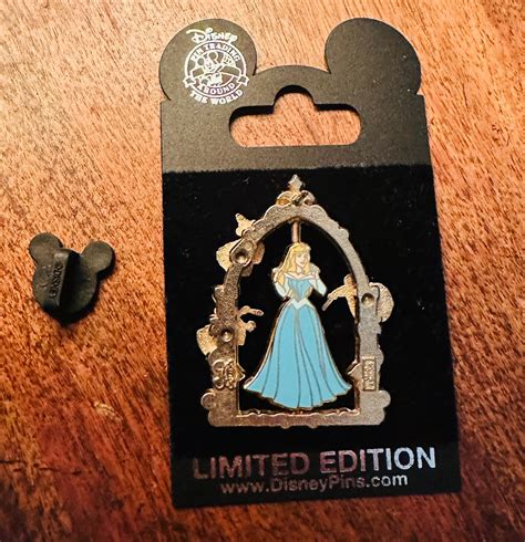 Disney Aurora Spinner Fairies Pin 2006 Sleeping Beauty Blue Pink Dress