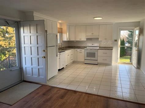 14 Ferncrest Dr, Johnston, RI 02919