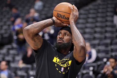 Lakers give status updates on LeBron, Deandre Ayton for Friday's game