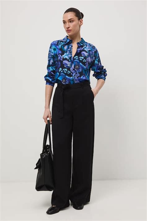 Medicine koszula damska z wiskozy czarna w kwiaty | Answear.com