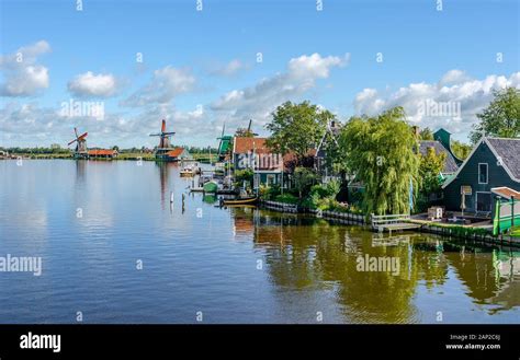 Old dutch fishing village hi-res stock photography and images - Alamy