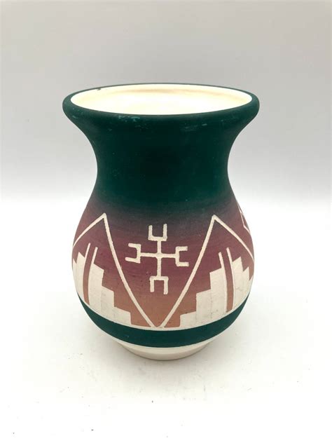 Niknax · BIN - Native American Sioux Pottery Vase Signed 6” as is