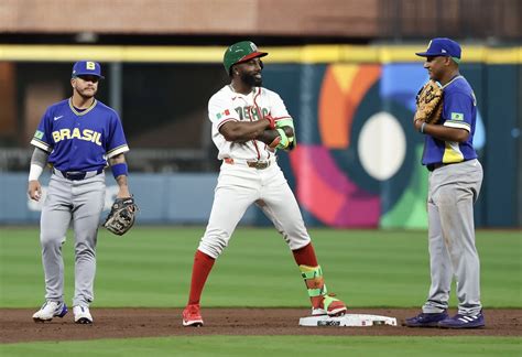 Randy Arozarena sparks Mexico in 16-0 win over Italy