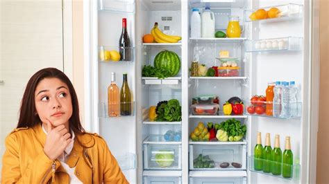 Kitchen Tips : फ्रिजमध्ये अजिबात ठेऊ नका 'ही' फळं; फ्रेश राहण्याऐवजी ...