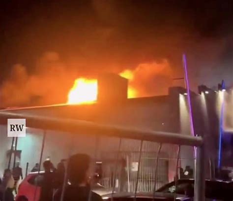 Hundreds of people flee as fire rips through and destroys nightclub in ...