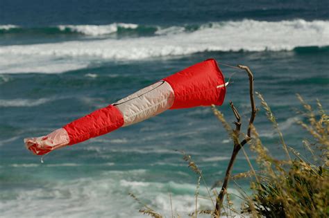 Massive Santa Ana wind warning in effect for Southern California