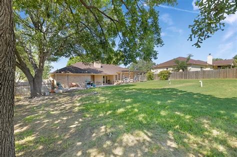 207 Red Oak Ln, Ingram, TX 78025 | Realtor.com®