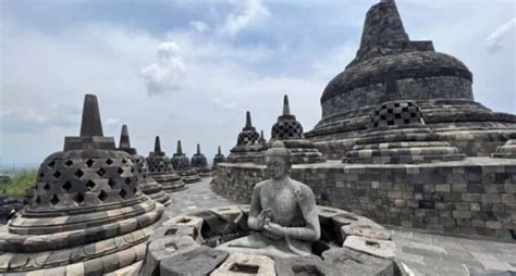 YOGYAKARTA; BOROBUDUR CLIMB UP AND PRAMBANAN TEMPLE TOUR. | The Abroad ...