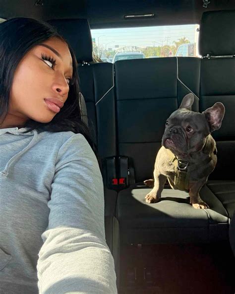 See Beautiful Photos of Celebrity Women with Their Pets