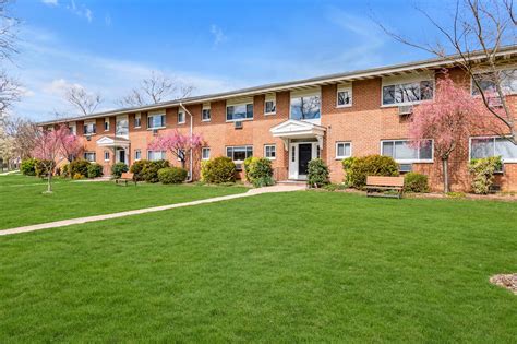 15 Wildwood Gdns #A, Pt Washington, NY 11050 - See Est. Value, Schools ...