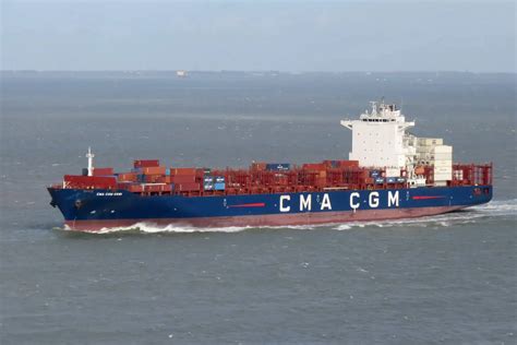 French and Japanese-Owned Ships Make First Hormuz Crossings - Bloomberg