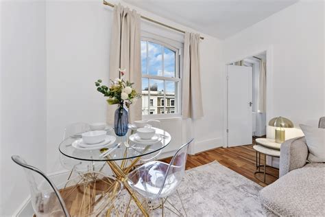 Luxury Harrods 2 BR Base for 6 Balcony and Netflix - Flats for Rent in ...