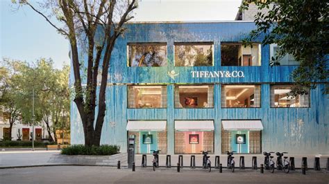 Tiffany & Co. shines and boosts LVMH sales by 7%: jewelry beats fashion in a luxury market in crisis