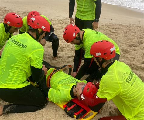 Efficacy profile of a re-epithelializing ointment in the healing of ...