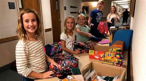 Clase de costura para hombres y mujeres jóvenes, The Church of Jesus ...