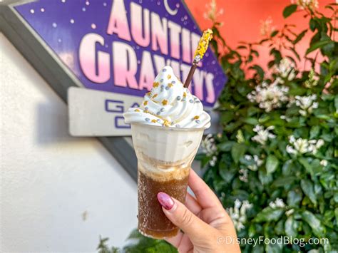 REVIEW: This $7 Coffee Float Is the BEST Magic Kingdom Pick-Me-Up | the disney food blog