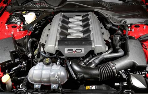 Which is better, a V6 or a V8 engine?