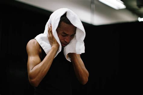 Runner Comes Excruciatingly Close to Breaking Two-Hour Marathon Barrier ...