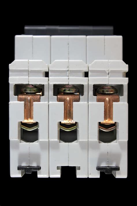 PROTEUS 10 AMP CURVE C 10kA TRIPLE POLE MCB CIRCUIT BREAKER GEYER 31010 ...