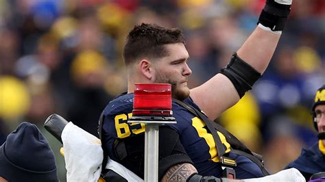 Zak Zinter injury updates — Michigan offensive lineman suffers broken tibia and fibula and ...