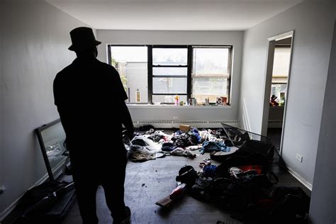 Massive immigration raid on Chicago apartment building leaves residents ...