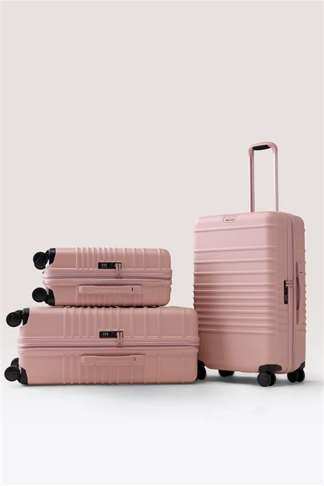 Checked Luggage Size & Weight Limits by Airline 2026 | BÉIS Travel