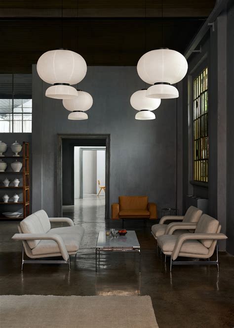 &Tradition Meantime AV29 lounge chair, warm black - cognac Noble ...