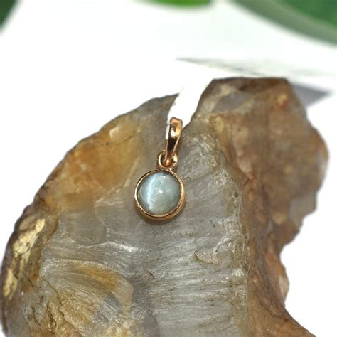 Healing Cat’s Eye Oval Pendant in 14K Gold | Minimal Gemstone Charm ...