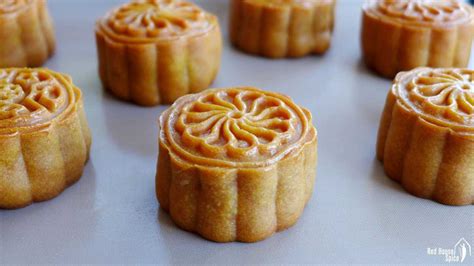 Mooncakes, a Classic Recipe (广式月饼) - Red House Spice