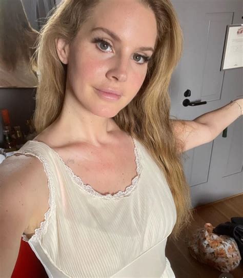 Será que vem aí? Lana Del Rey promete nova data de lançamento para ...