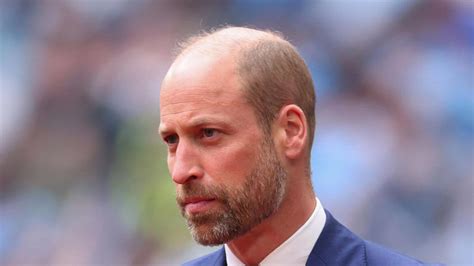 Prince William surprises with unexpected selfie at FA Cup final