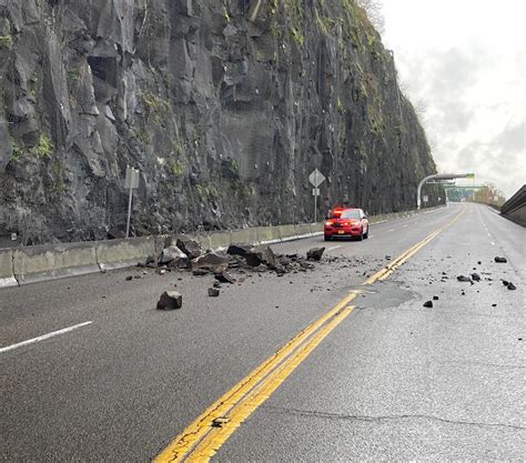 Northbound OR 99E closed at Oregon City tunnel due to morning rockslide ...
