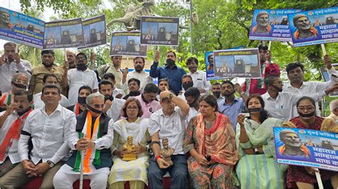 PM Modi In Mumbai: Congress MP Varsha Gaikwad Leads Party Protest At ...