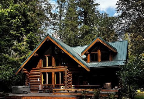 Luxury Riverfront Log Cabin Near Stevens Pass with Hot Tub & Two-Story ...