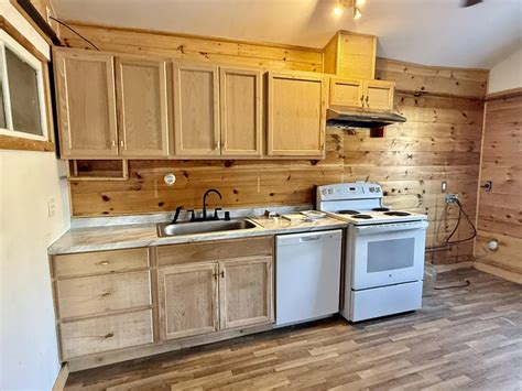 54 W Main St, Vinalhaven, ME 04863 [Updated 2/6]