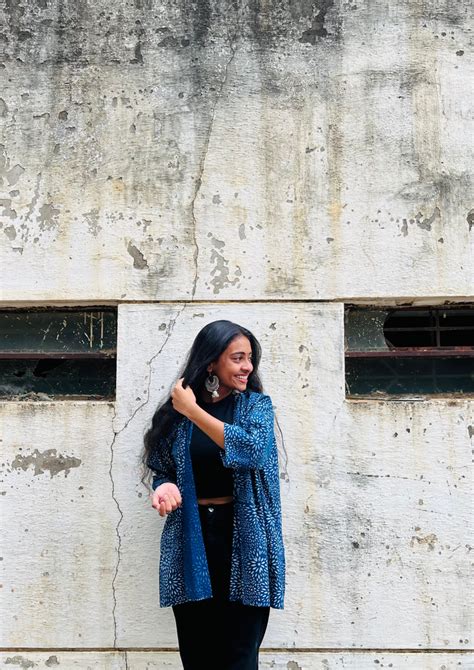 Lia Shrug – Swara