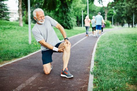 Knee Tendonitis Symptoms: What They Feel Like and What to Do | Arthritis Knee Pain Centers
