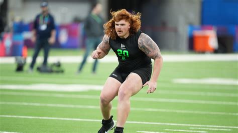 Iowa's Gennings Dunker turns heads at 2026 NFL Combine with mullet