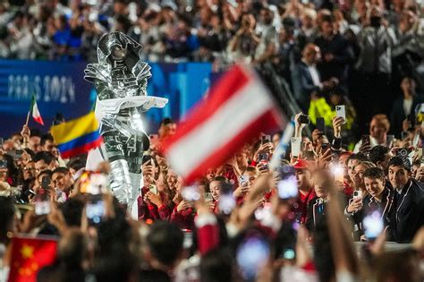 'Last Supper' tableau at Olympics in Paris draws criticism - and love