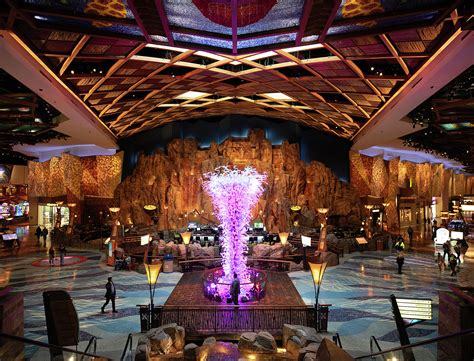 Man sues CT state police, saying arrest was vendetta for affair