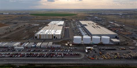 Oregon governor pauses state land requests for data centers