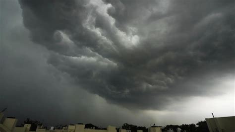 Monsoon arrives early: Rains reach Delhi, envelop India 9 days in ...