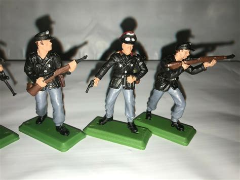 BRITAINS DSG * WWII GERMAN PANZER DIVISION TROOPS BLACK UNIFORMS #3744 ...
