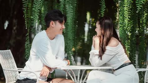 5 Pasangan Zodiak dengan Ikatan Emosional Kuat saat LDR