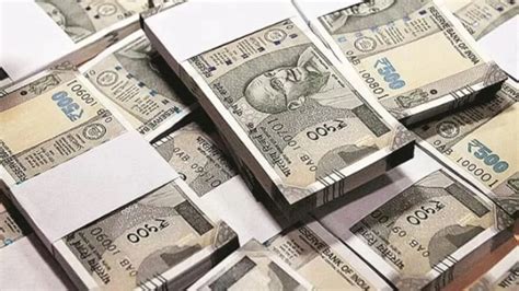 Rupee settles near record low of 91.96 against dollar amid global risk ...
